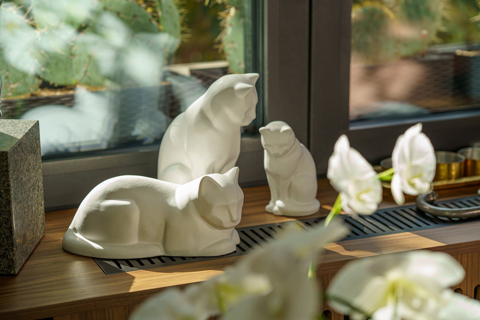 Pulvis Art Urns Pet Urn Cat Cremation Urn for Ashes - White Matte | Ceramic | Handmade