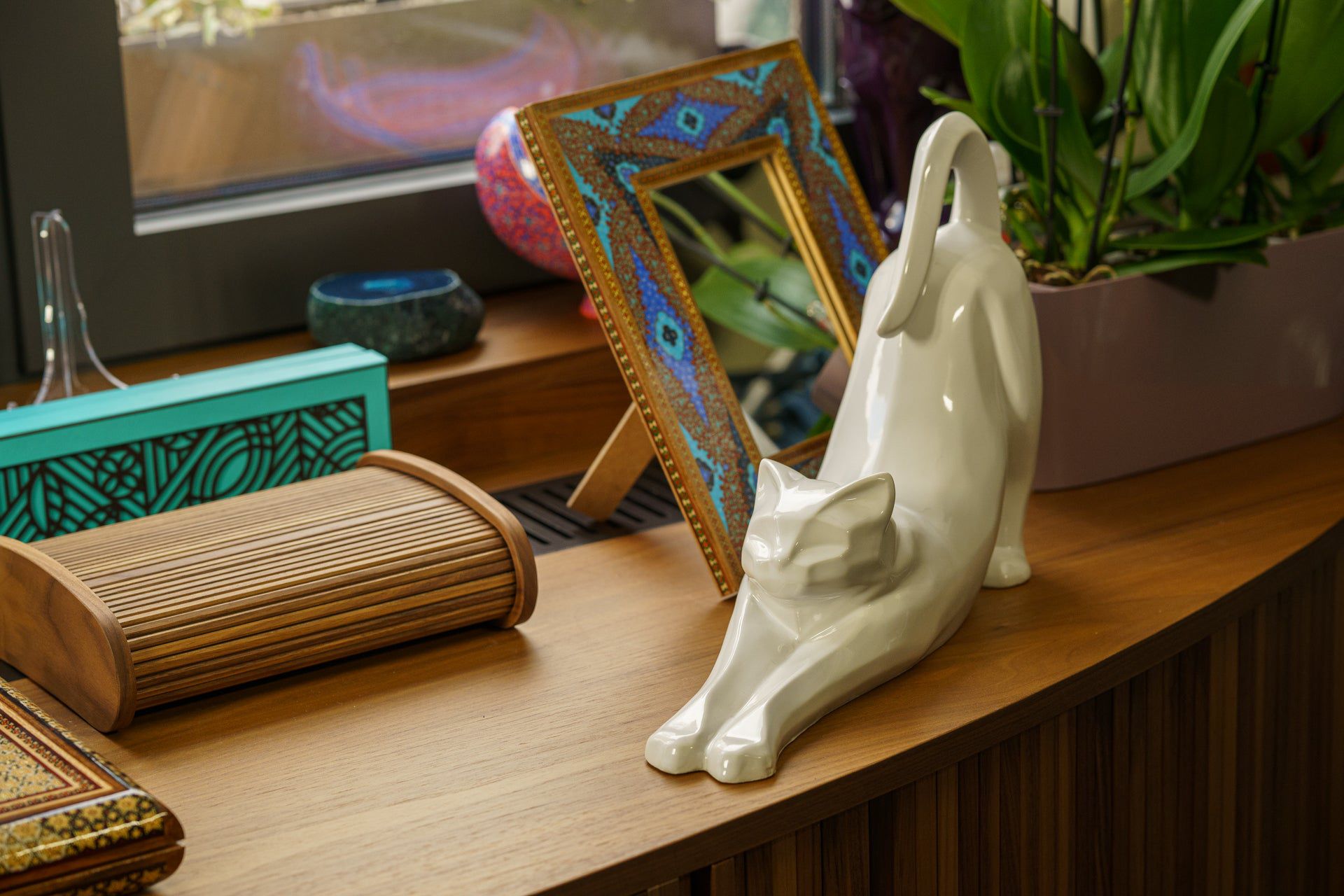 Cat Cremation Urn For Ashes "Grace" - White | Ceramic