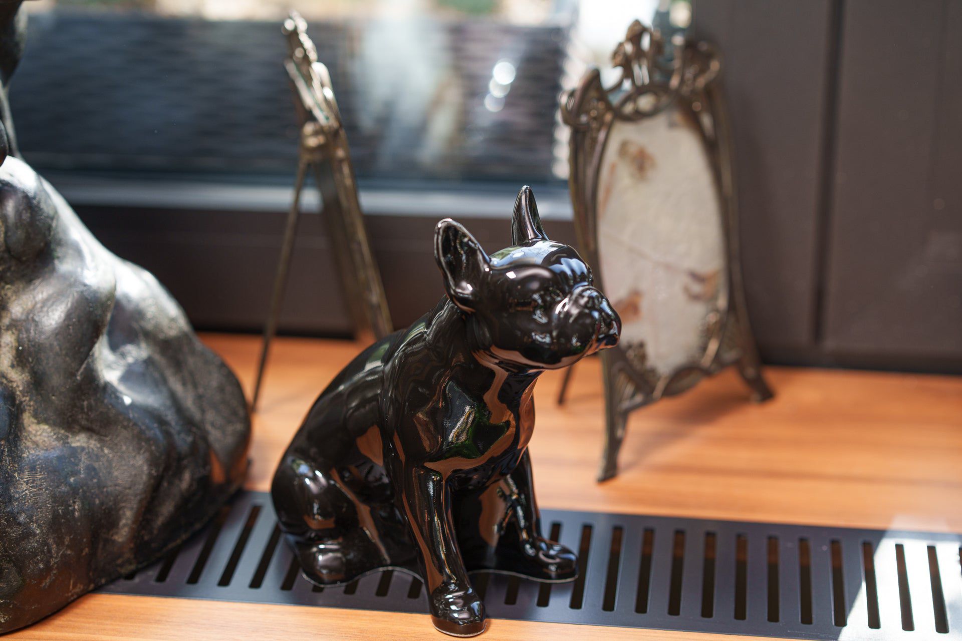 Pulvis Art Urns Pet Urn French Bulldog Pet Urn - Lamp Black | Ceramic Urn