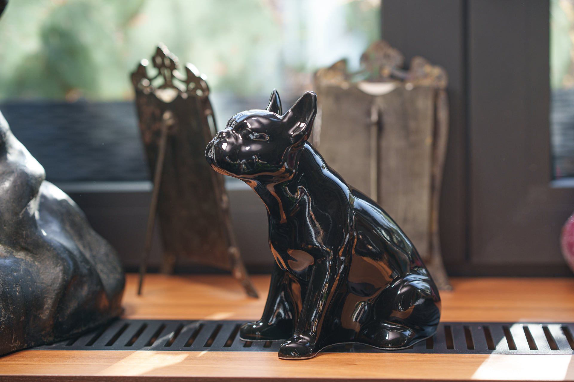 Pulvis Art Urns Pet Urn French Bulldog Pet Urn - Lamp Black | Ceramic Urn