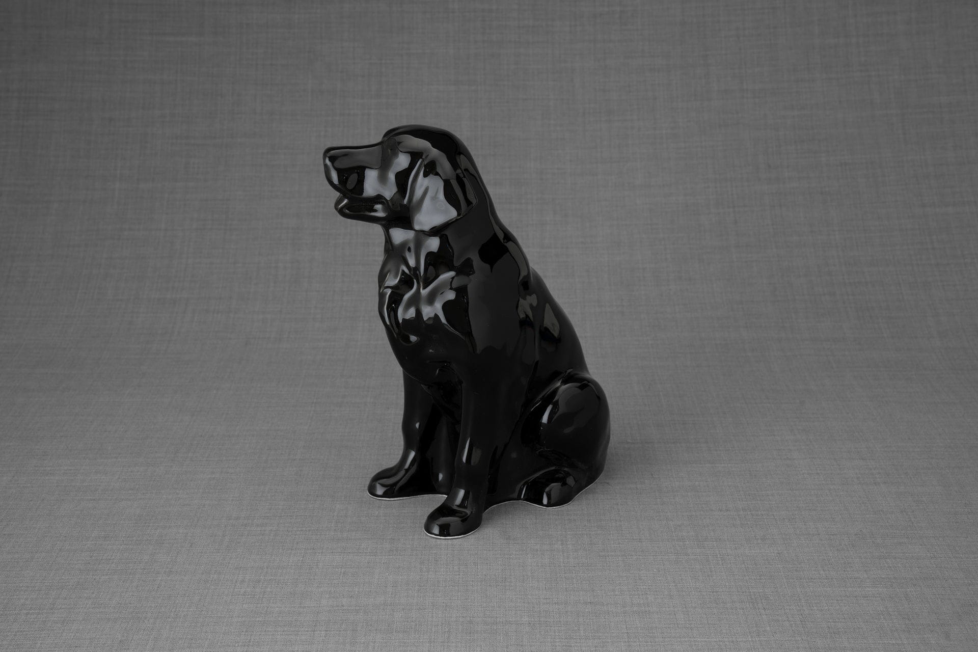 Pulvis Art Urns Pet Urn Golden Retriever Pet Urn - Lamp Black | Ceramic Urn