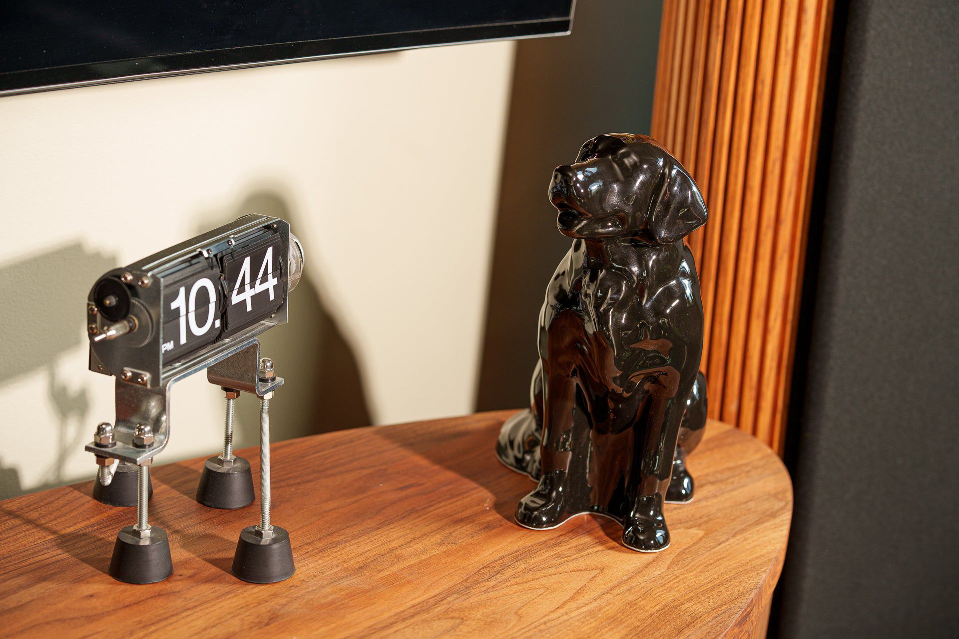 Pulvis Art Urns Pet Urn Golden Retriever Pet Urn - Lamp Black | Ceramic Urn