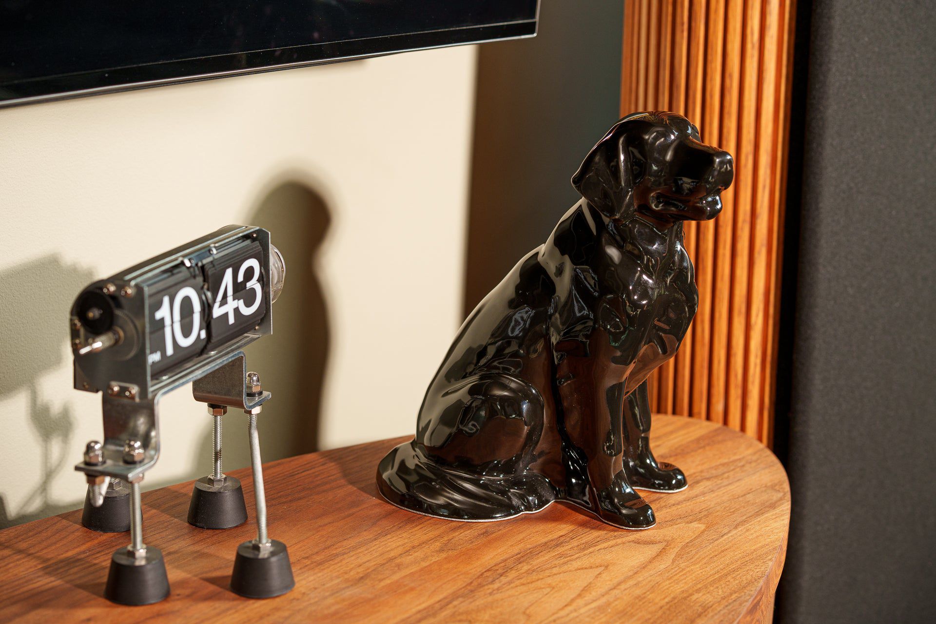Pulvis Art Urns Pet Urn Golden Retriever Pet Urn - Lamp Black | Ceramic Urn