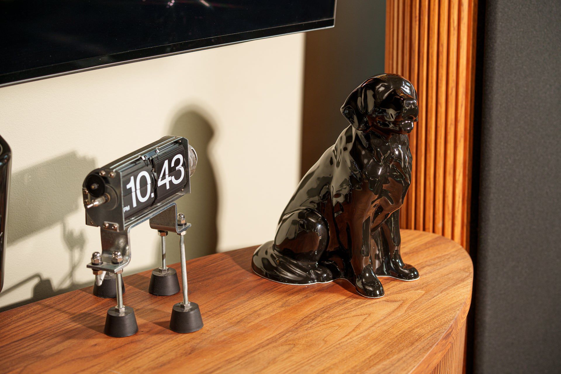 Pulvis Art Urns Pet Urn Golden Retriever Pet Urn - Lamp Black | Ceramic Urn