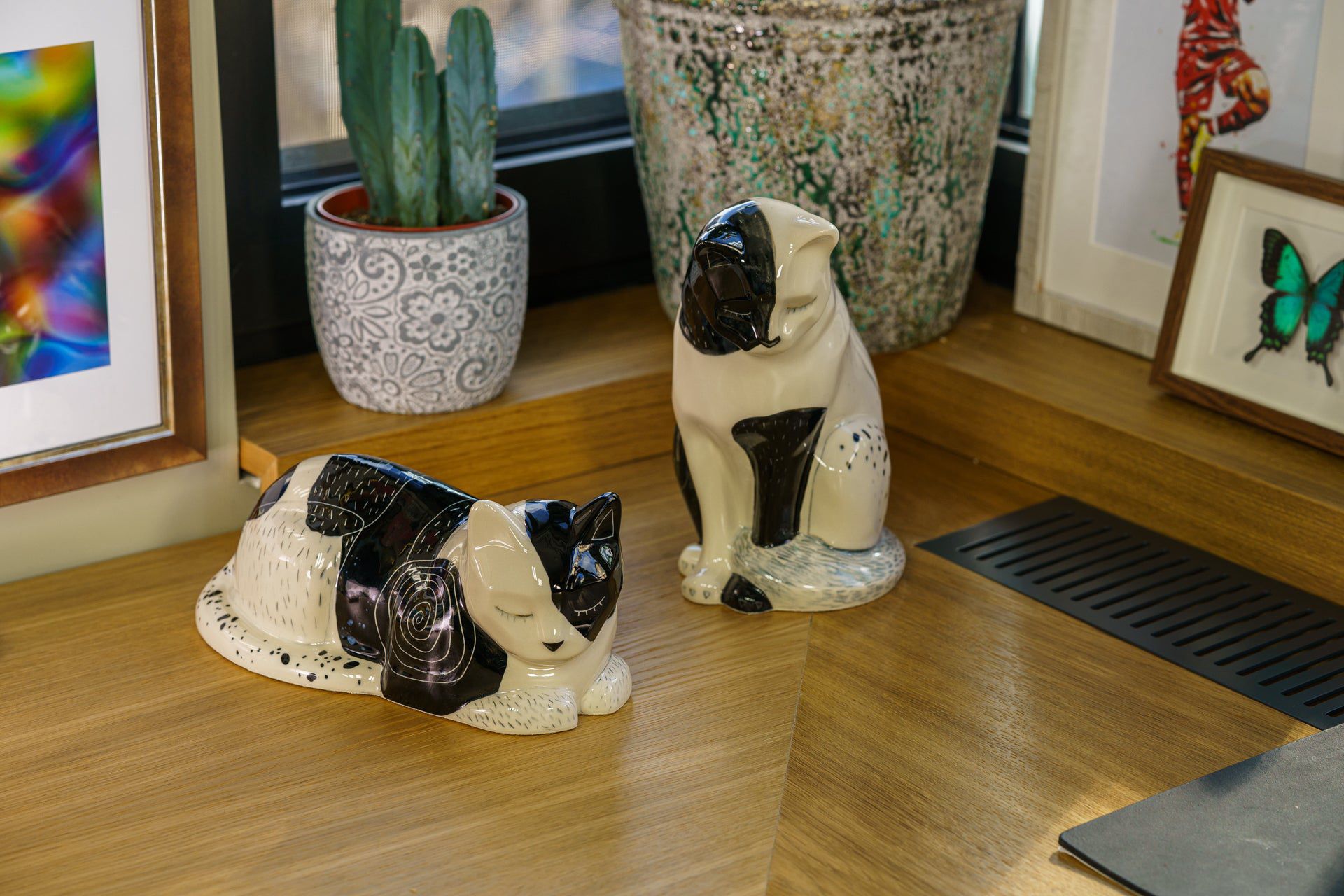 Pulvis Art Urns Pet Urn Hand Decorated Cat Urn for Ashes "Tuxedo" - Ceramic | Handmade