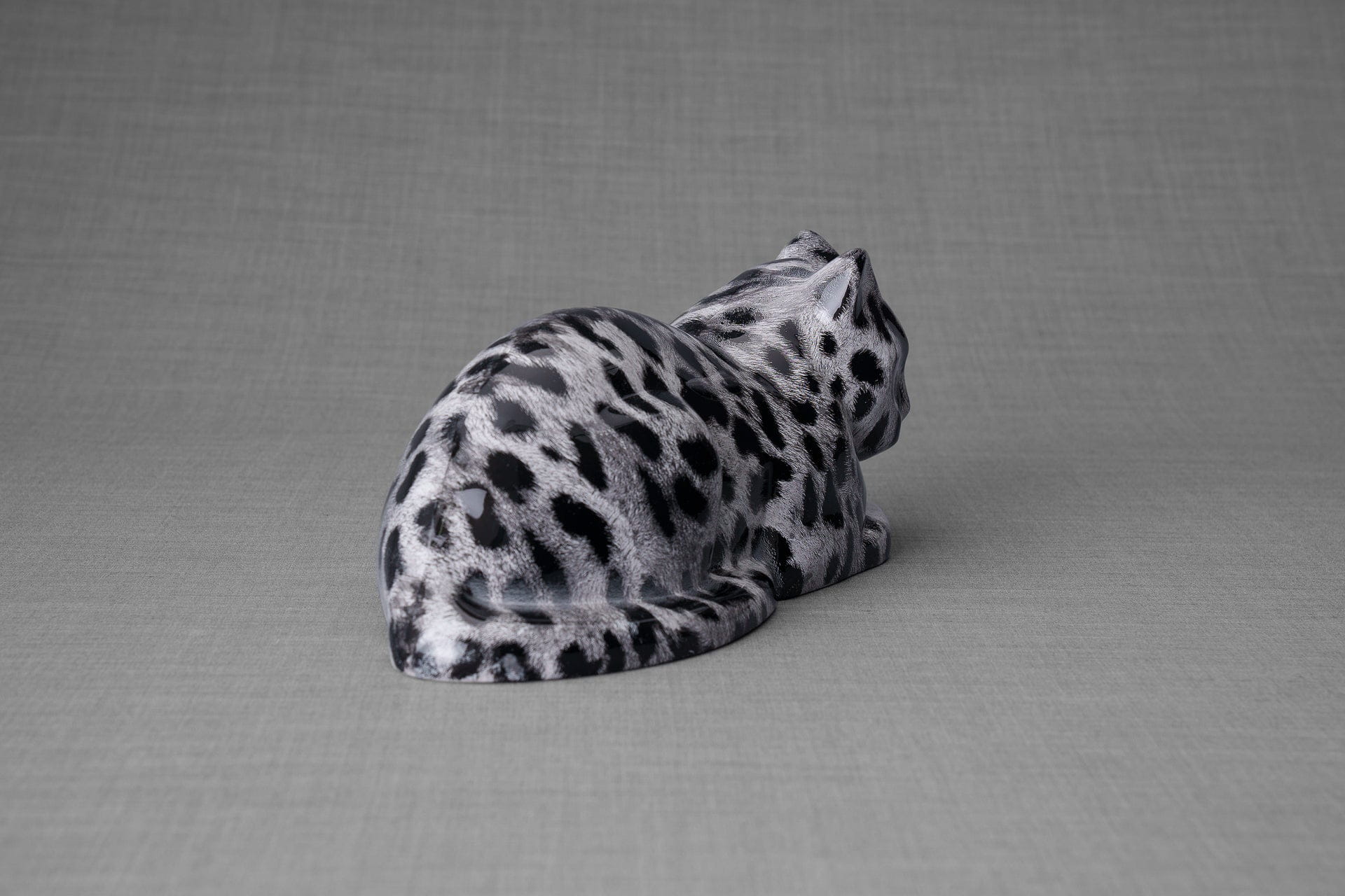 Pulvis Art Urns Pet Urn HydroGraphics Pet Urn For Cat | Spotted White | Ceramic