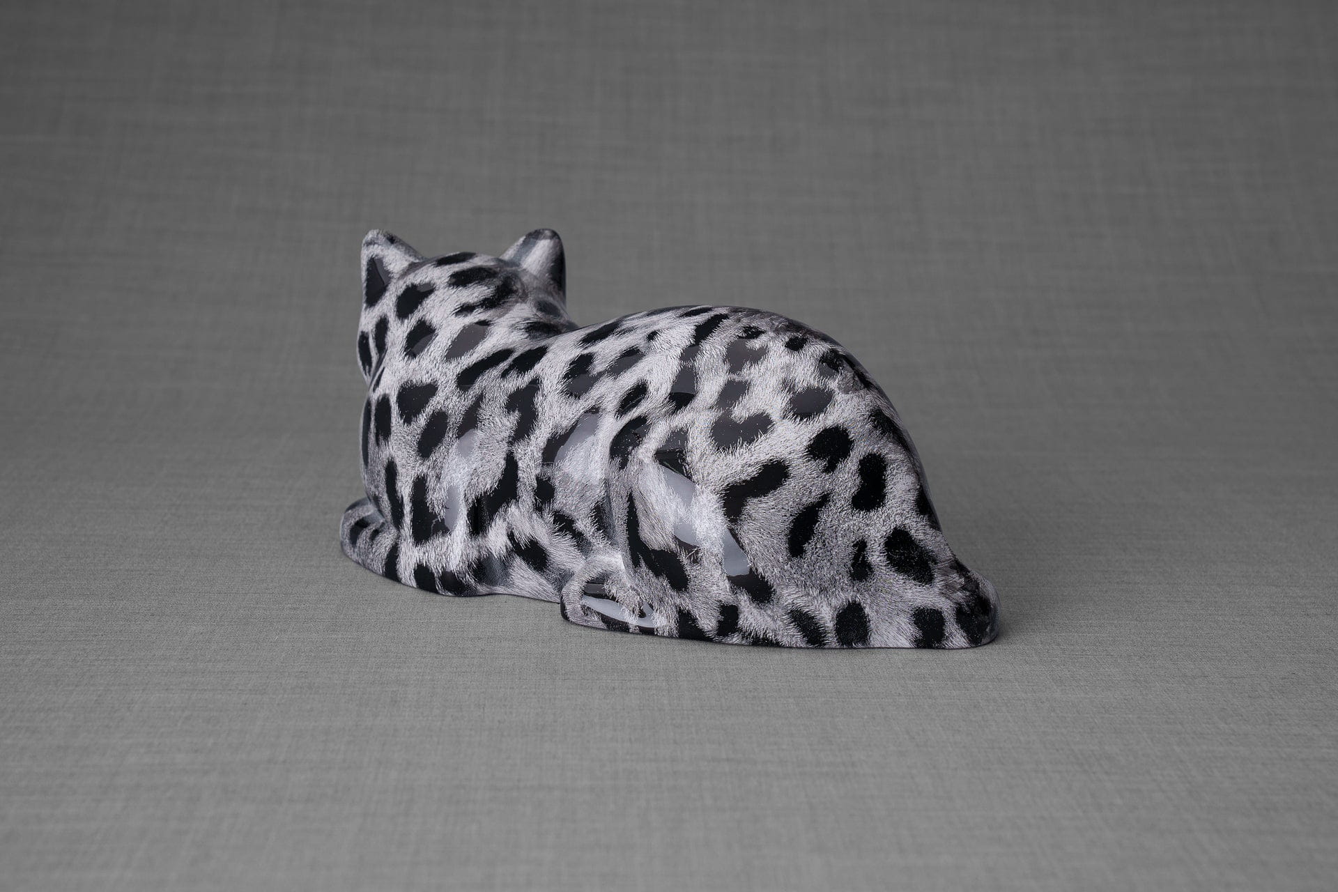 Pulvis Art Urns Pet Urn HydroGraphics Pet Urn For Cat | Spotted White | Ceramic