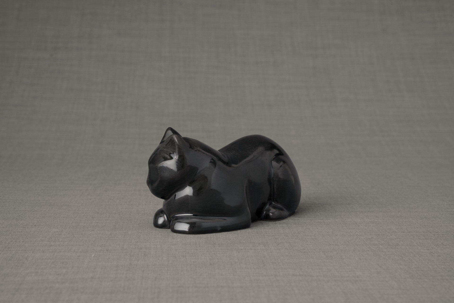 Pulvis Art Urns Pet Urn Mini Laying Cat Cremation Urn - Dark Matte | Ceramic