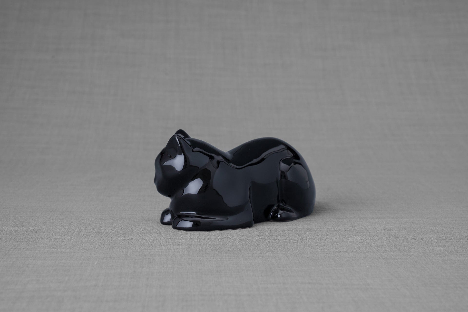 Pulvis Art Urns Pet Urn Mini Laying Cat Cremation Urn - Lamp Black| Ceramic