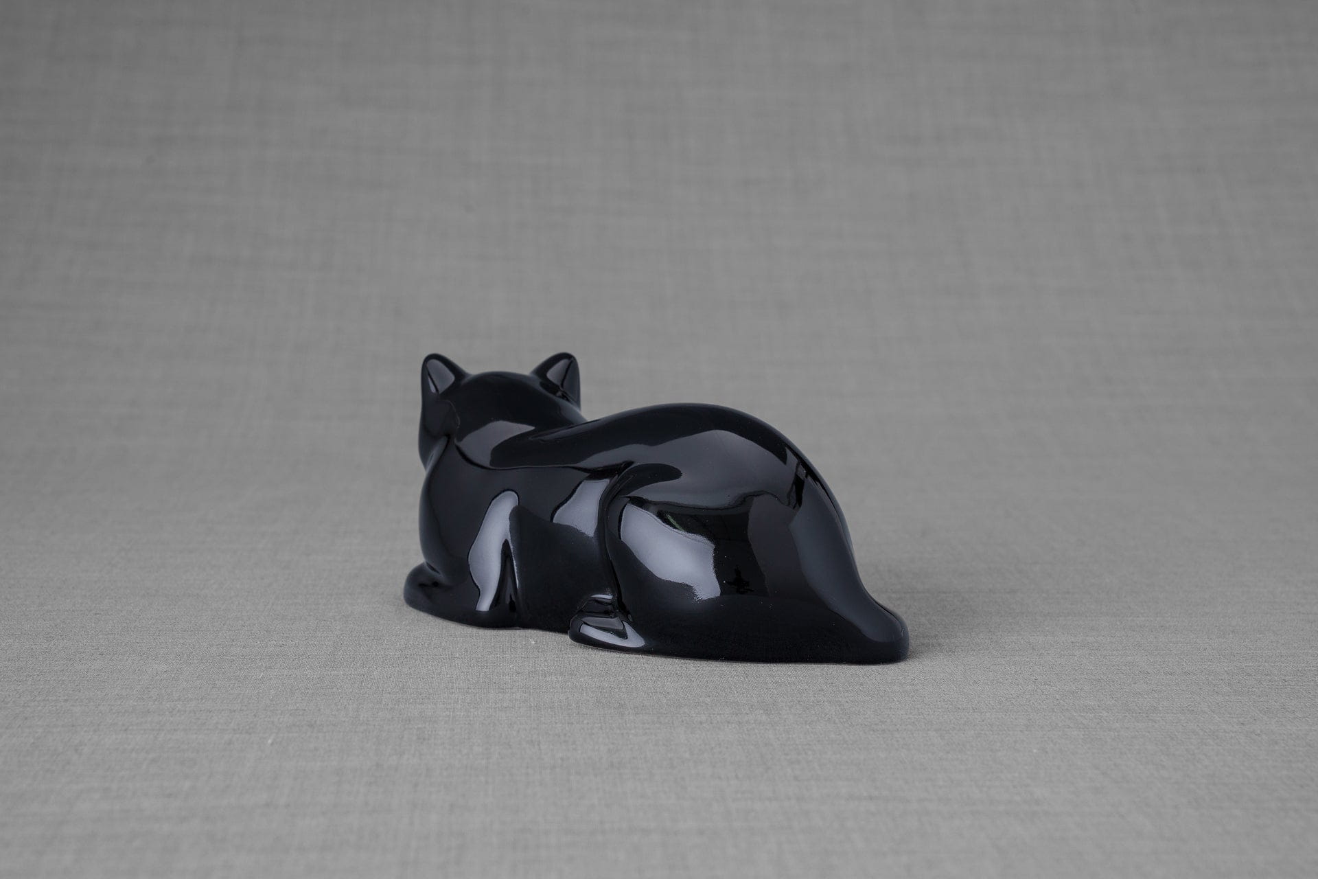 Pulvis Art Urns Pet Urn Mini Laying Cat Cremation Urn - Lamp Black| Ceramic