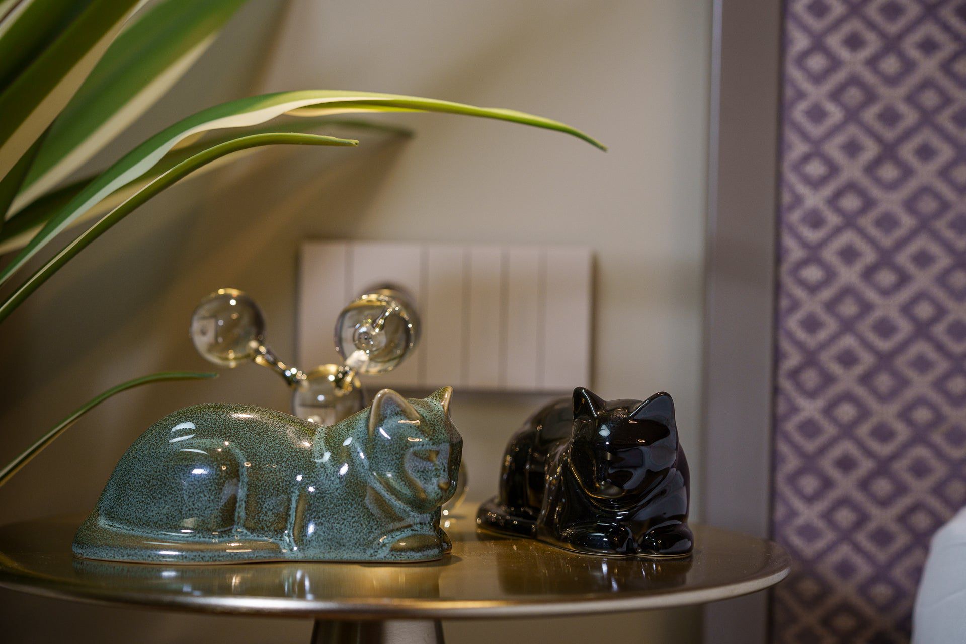 Pulvis Art Urns Pet Urn Mini Laying Cat Cremation Urn - Lamp Black | Ceramic