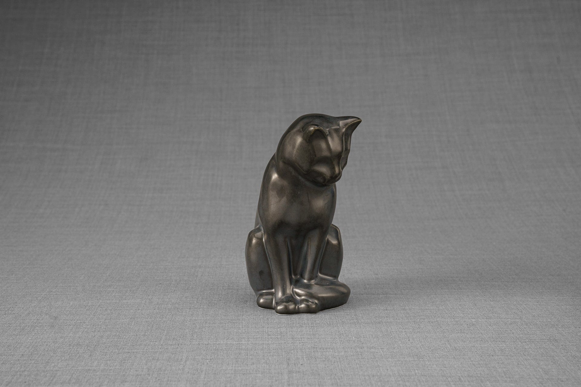 Pulvis Art Urns Pet Urn Mini Pet Urn for Ashes Neko - Dark Matte | Ceramic | Handmade