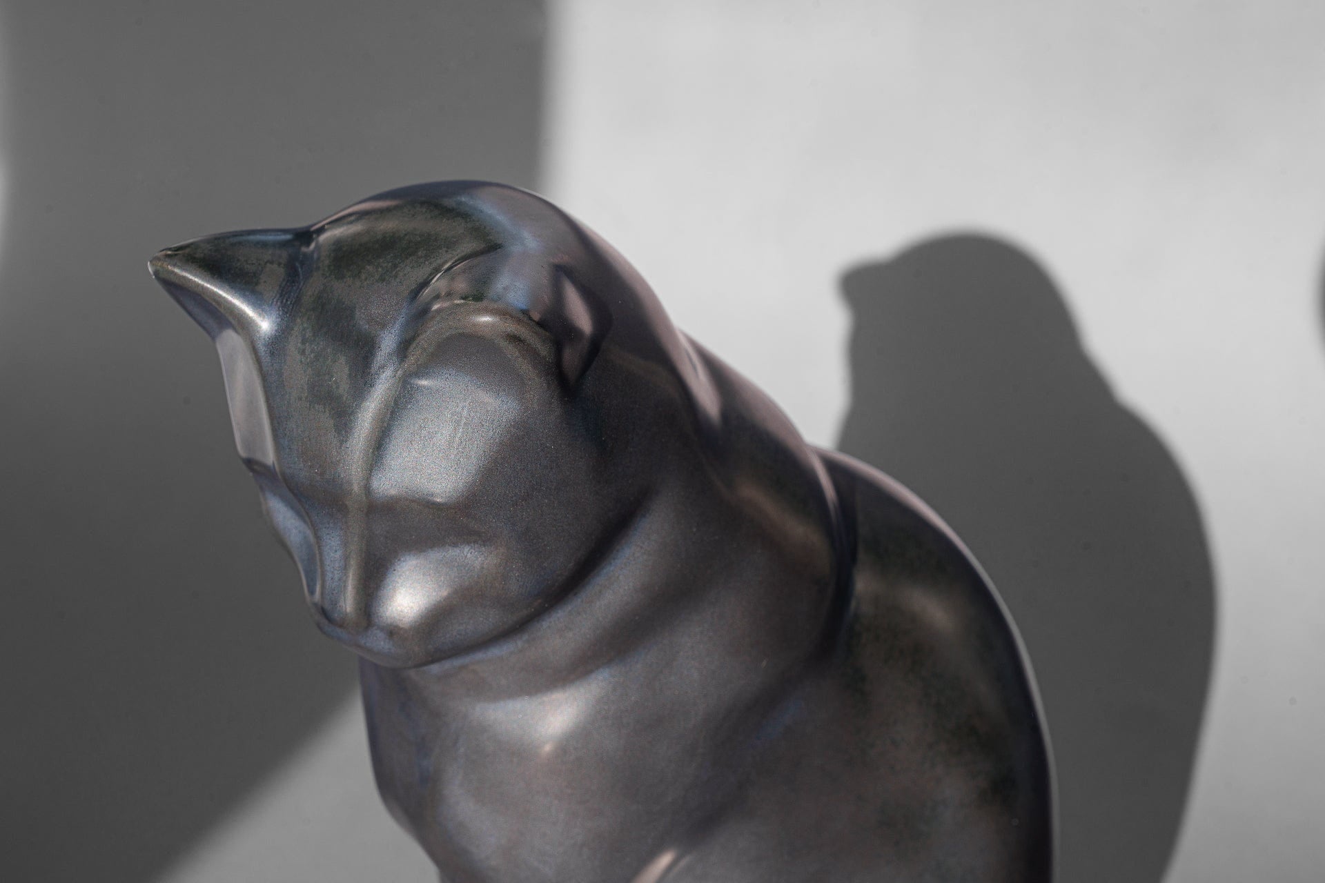 Pulvis Art Urns Pet Urn Mini Pet Urn for Ashes Neko - Dark Matte | Ceramic | Handmade