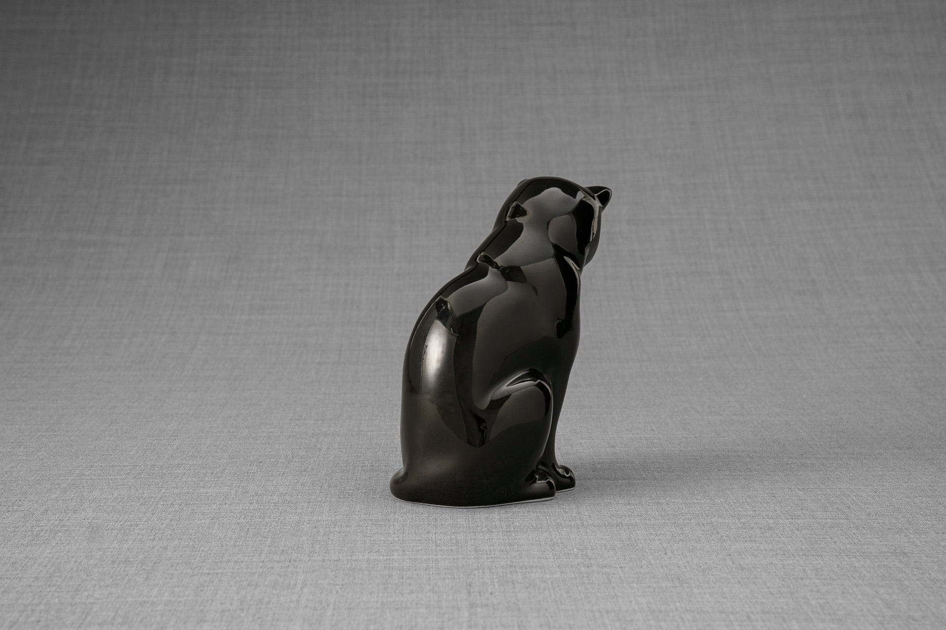 Pulvis Art Urns Pet Urn Mini Pet Urn for Ashes Neko - Lamp Black | Handmade | Ceramic