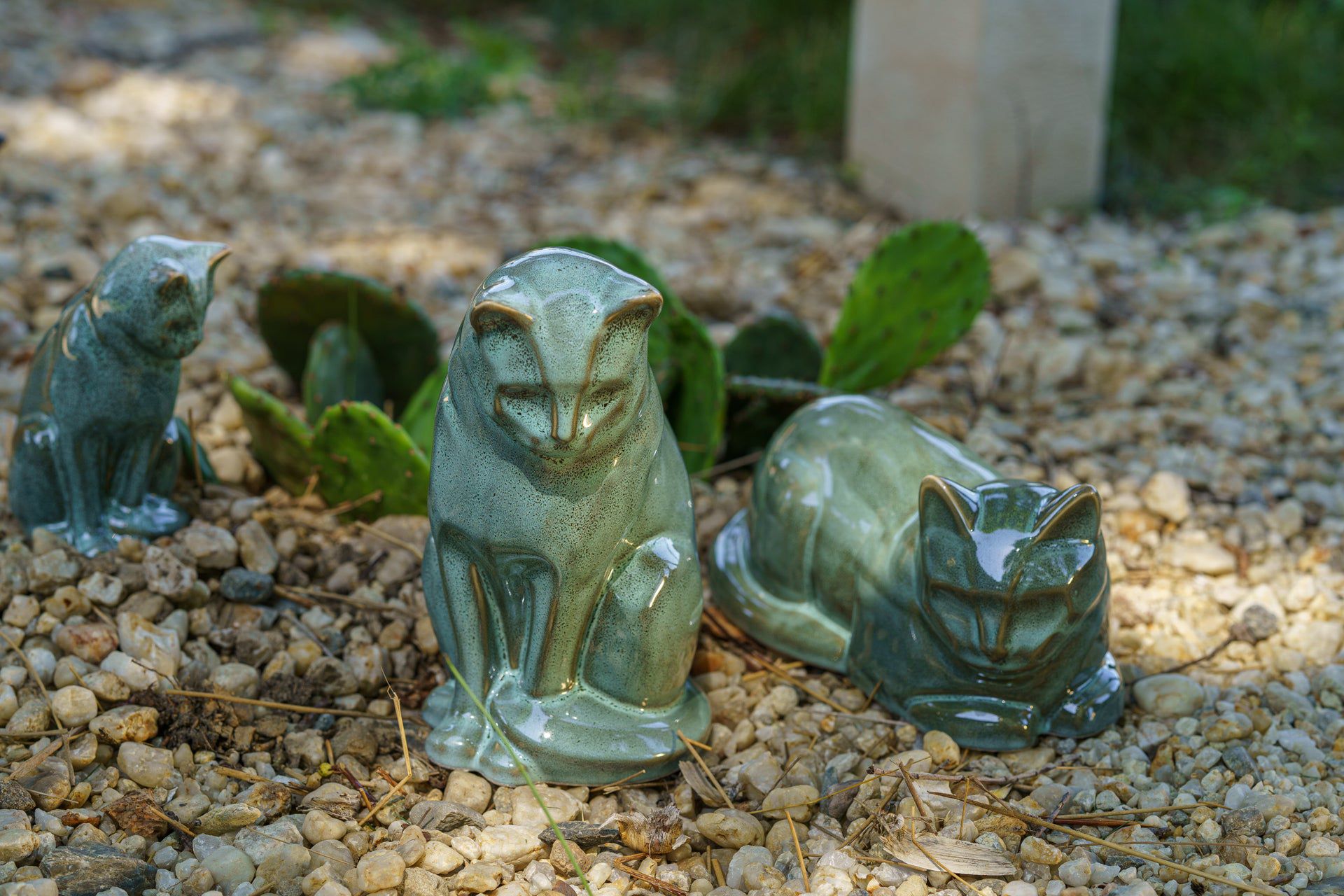 Pulvis Art Urns Pet Urn Mini Pet Urn for Ashes Neko - Oily Green Melange | Ceramic