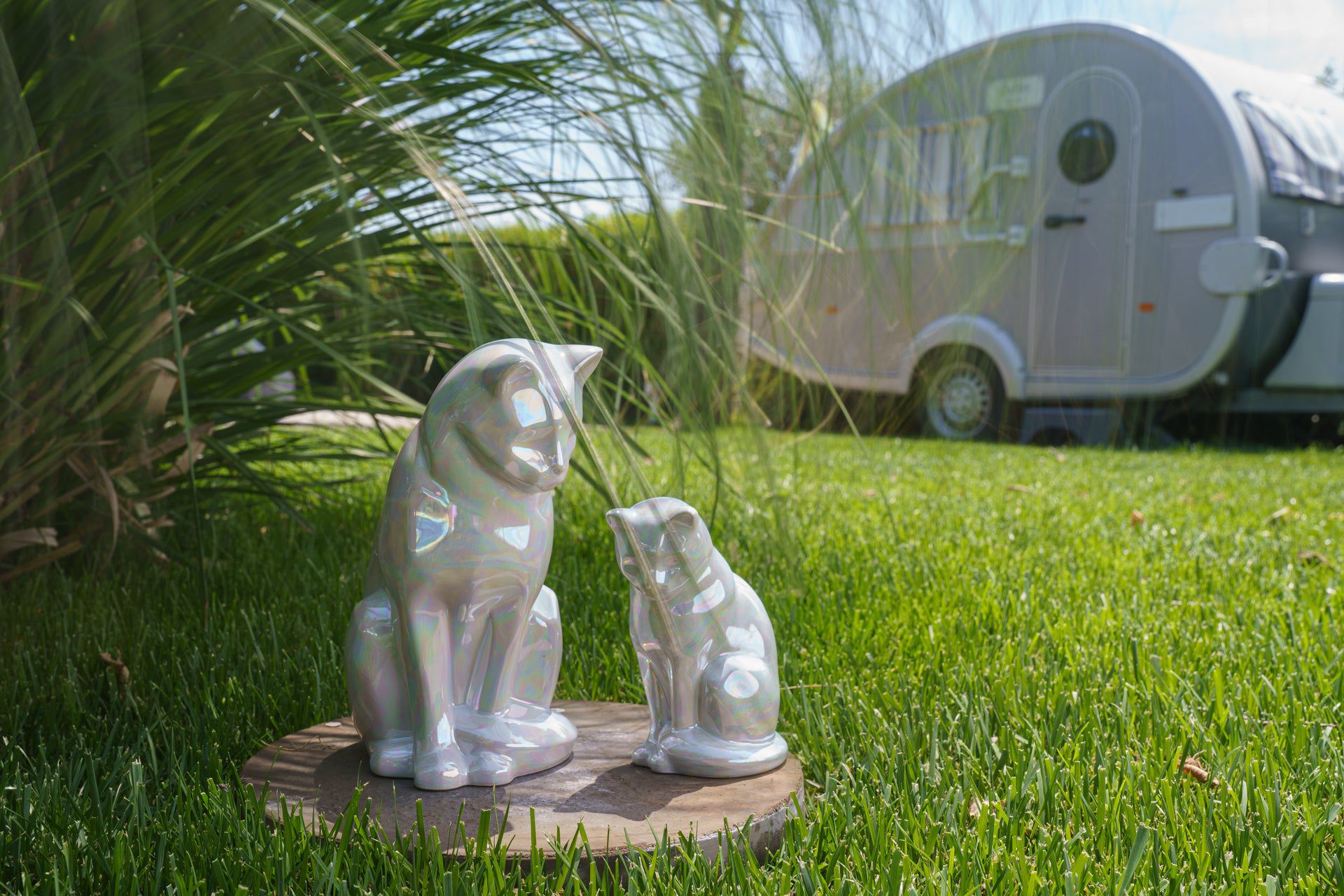 Pulvis Art Urns Pet Urn Mini Pet Urn for Ashes Neko - Pearly White | Handmade | Ceramic