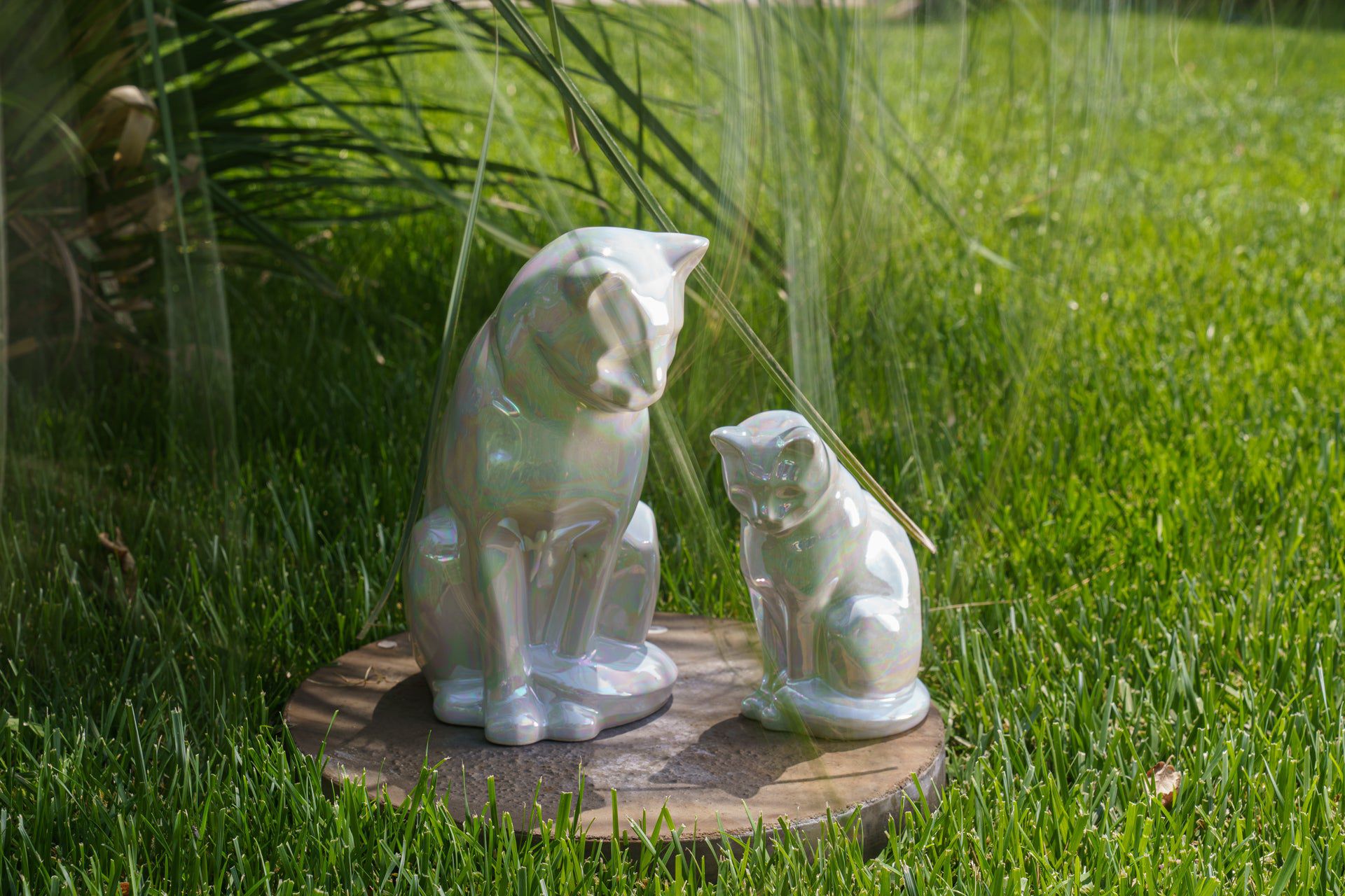 Pulvis Art Urns Pet Urn Mini Pet Urn for Ashes Neko - Pearly White | Handmade | Ceramic