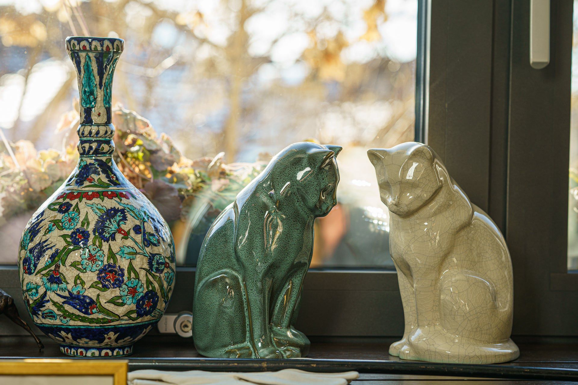 Pulvis Art Urns Pet Urn Neko Pet Urn for Ashes - Craquelure | Ceramic | Handmade