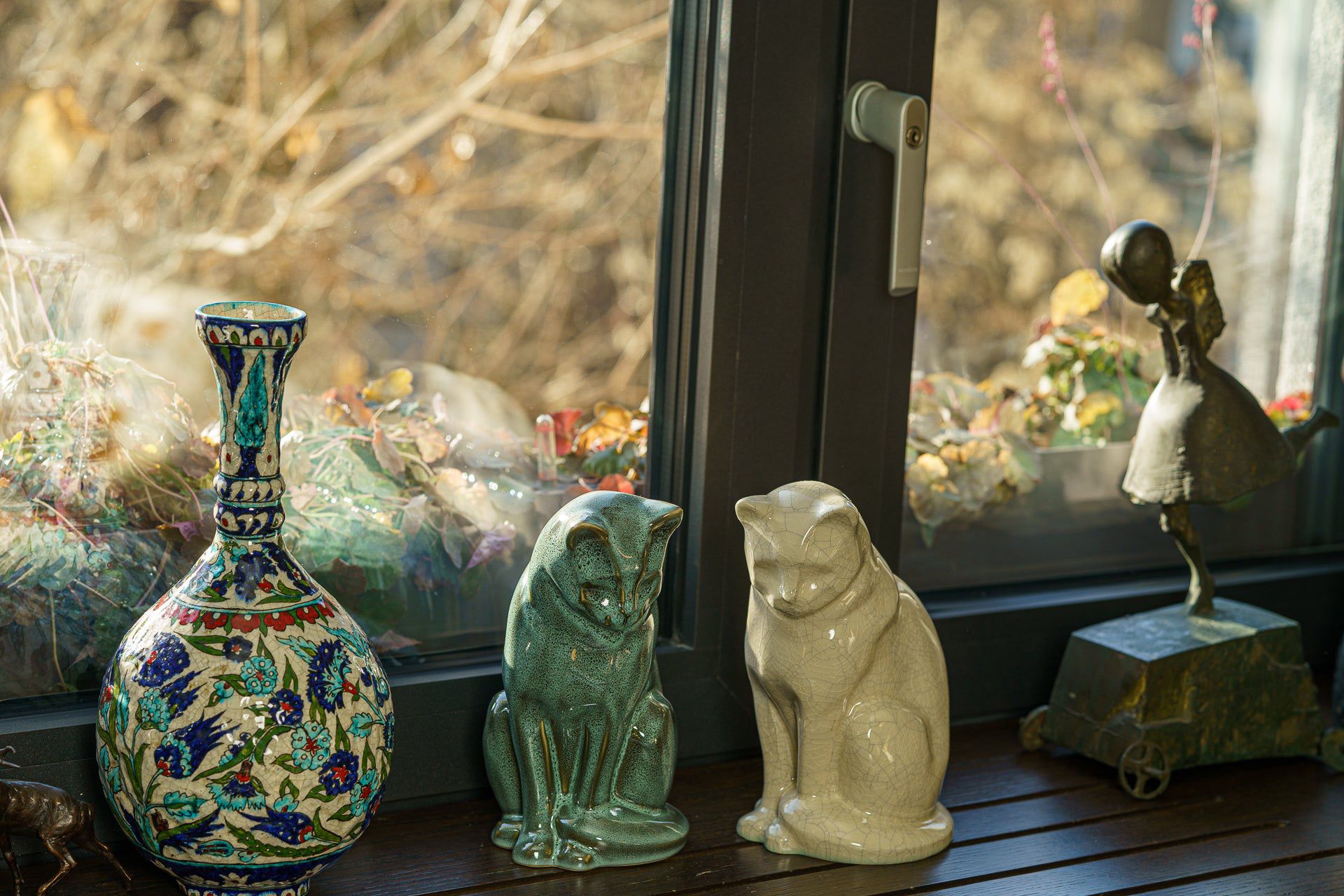 Pulvis Art Urns Pet Urn Neko Pet Urn for Ashes - Oily Green Melange | Ceramic | Handmade