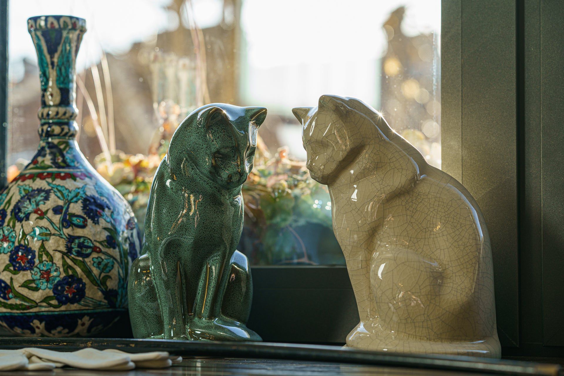 Pulvis Art Urns Pet Urn Neko Pet Urn for Ashes - Oily Green Melange | Ceramic | Handmade