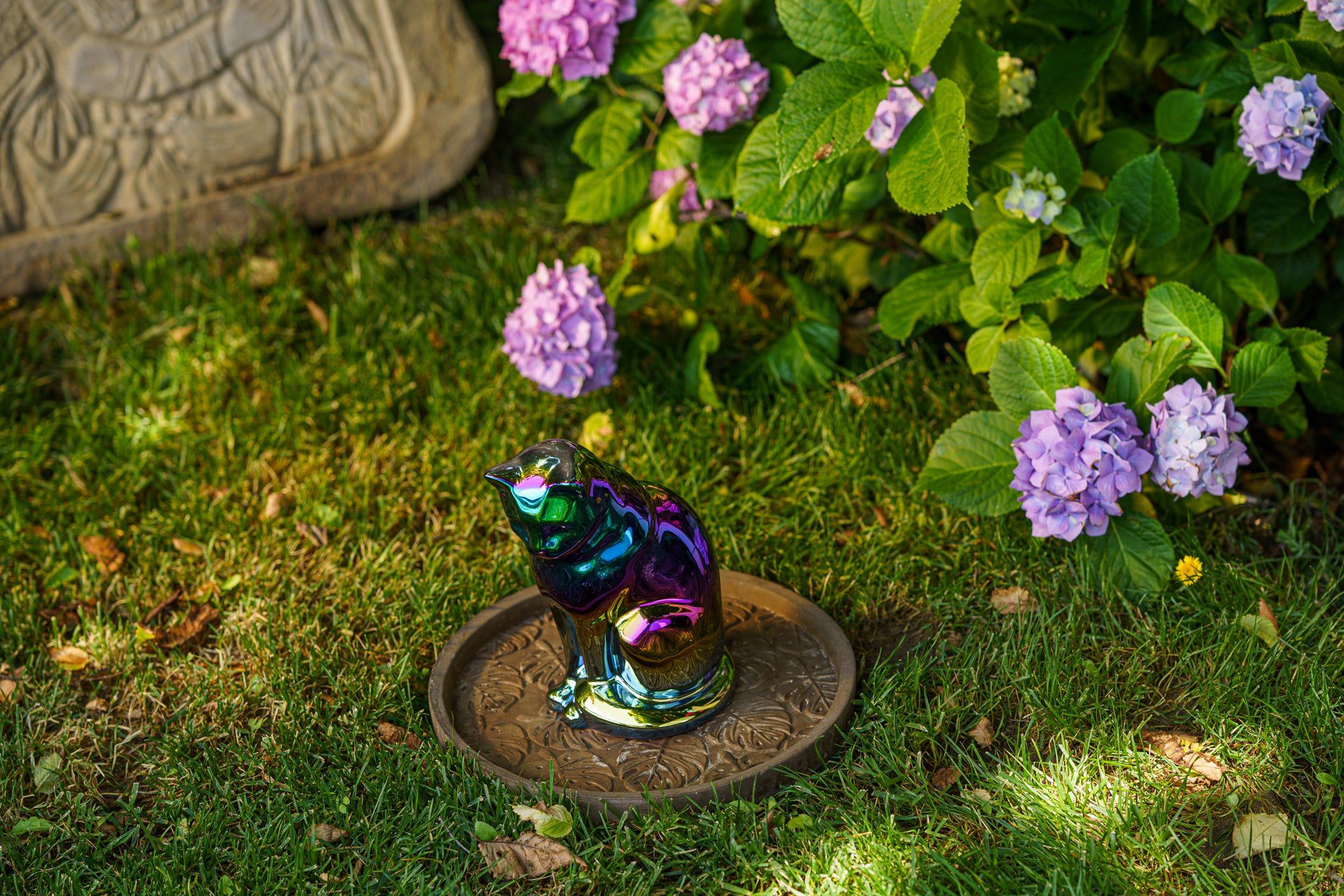 Pulvis Art Urns Pet Urn Neko Pet Urn for Ashes - Rainbow Chrome | Ceramic | Handmade