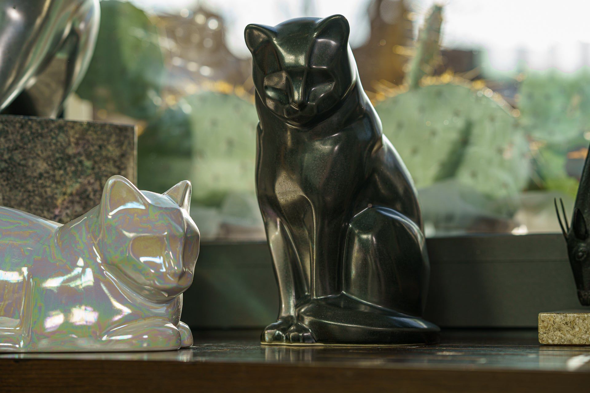Pulvis Art Urns Pet Urn Neko Pet Urn for Ashes - White | Ceramic | Handmade