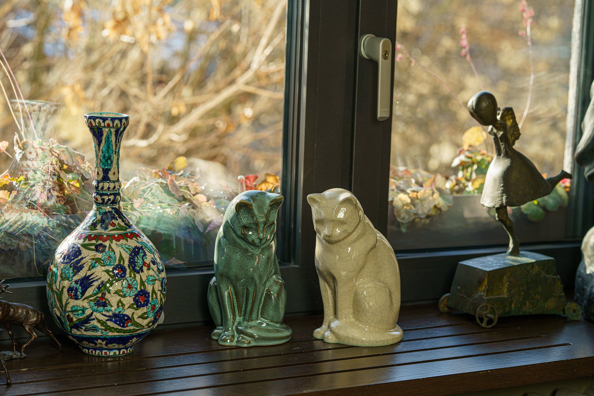 Pulvis Art Urns Pet Urn Neko Pet Urn for Ashes - White | Ceramic | Handmade