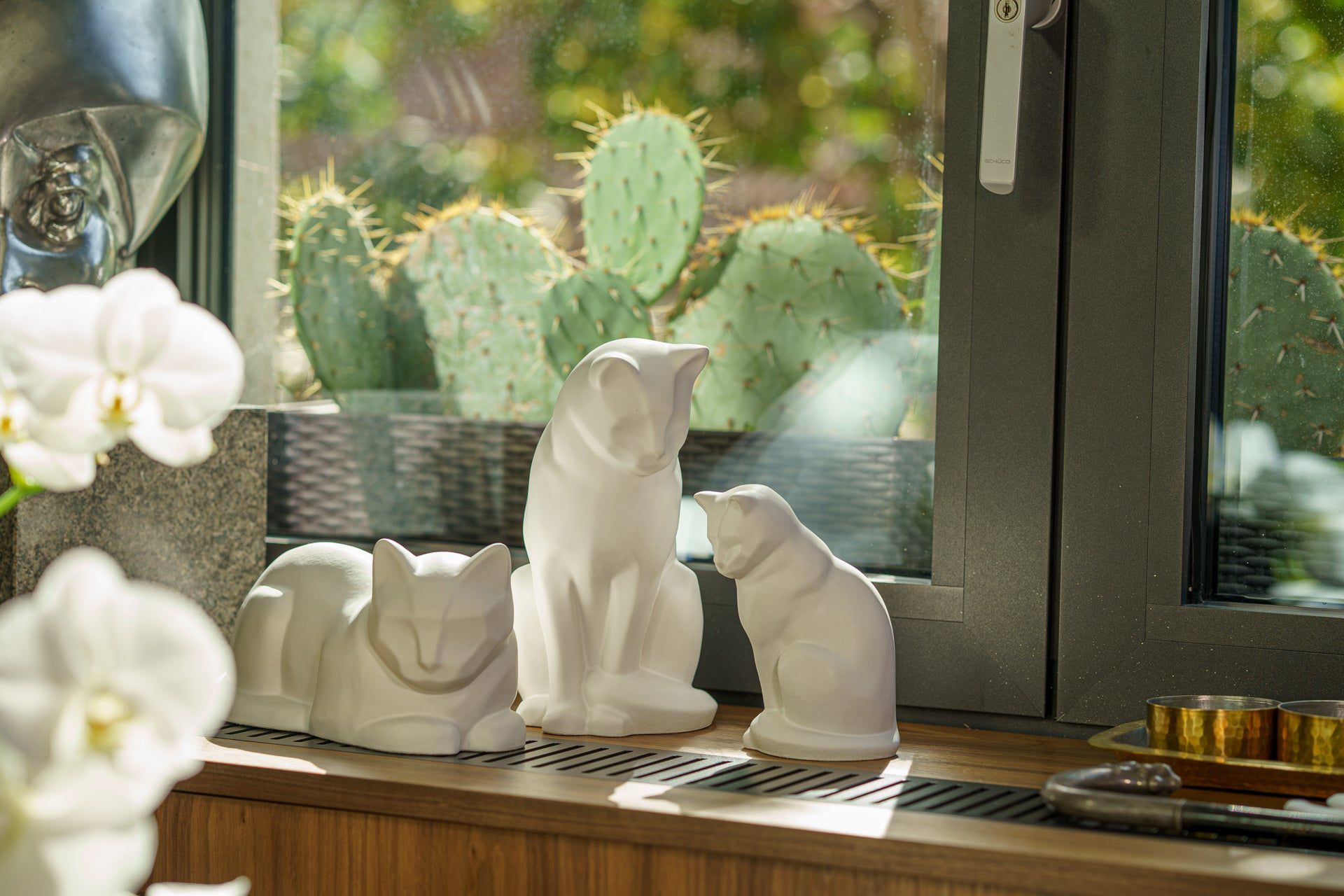 Pulvis Art Urns Pet Urn Neko Pet Urn for Ashes - White Matte | Ceramic | Handmade