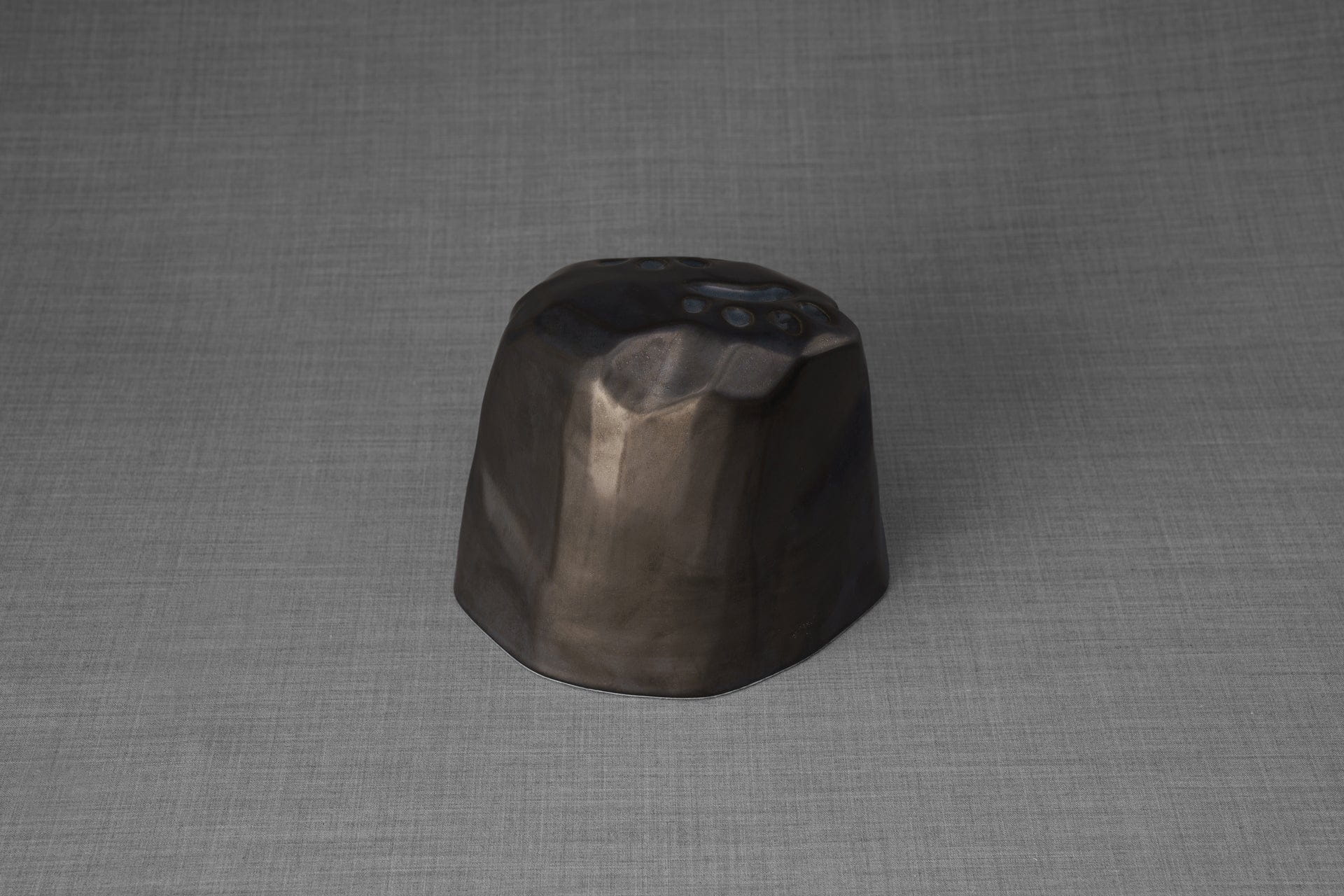 Pulvis Art Urns Pet Urn Paw Print Urn For Pet Ashes - Dark Matte | Ceramic