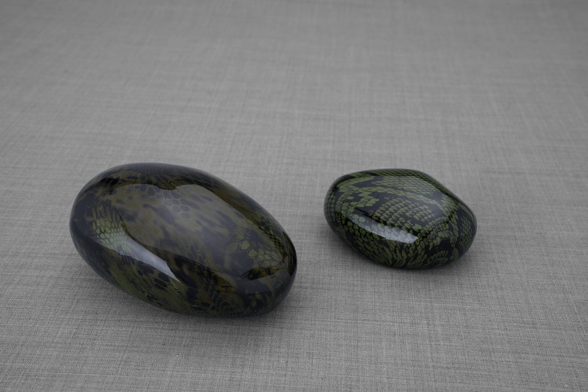 Pulvis Art Urns Pet Urn Reptile Pet Urn - Dark Green | Ceramic | HydroGraphics