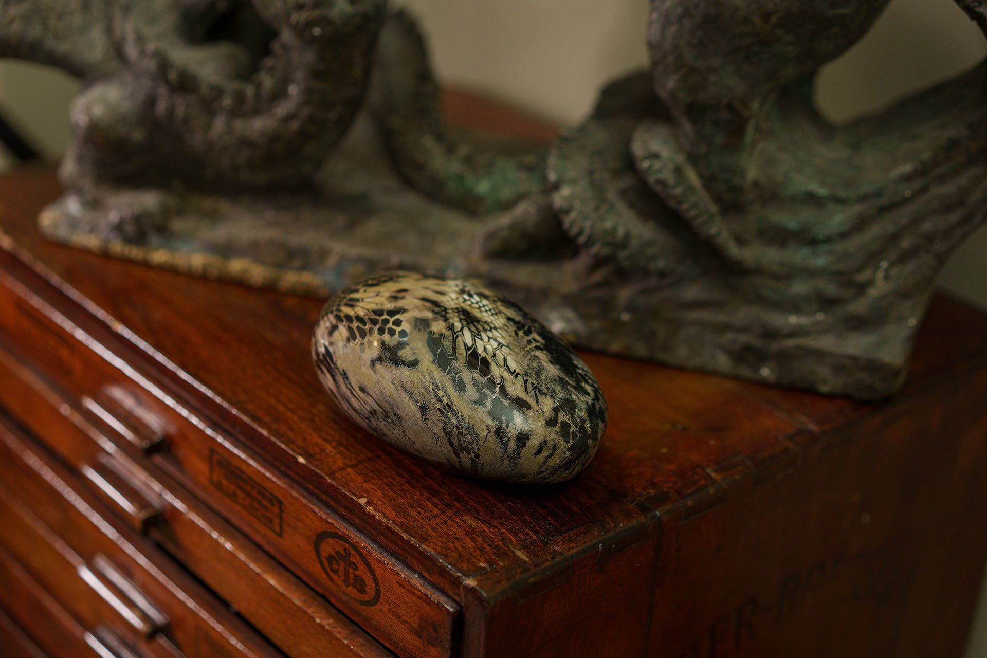 Pulvis Art Urns Pet Urn Snake Pet Urn - Beige | Ceramic | HydroGraphics