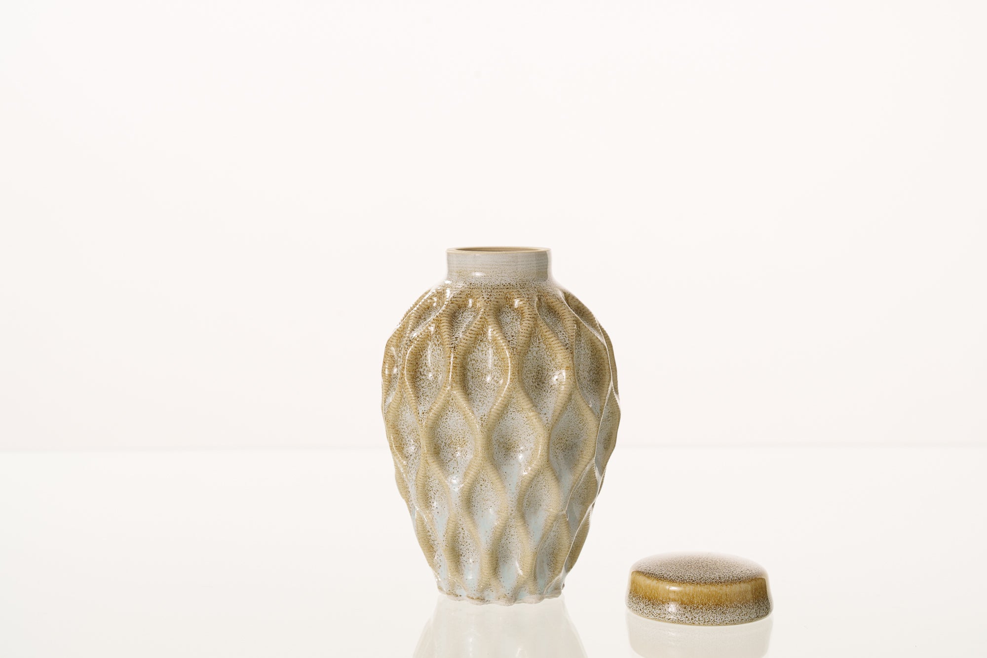 Cremation Urn "Echo" - 3D Printed Ceramic Urn | Light Sand Melange | Keepsake