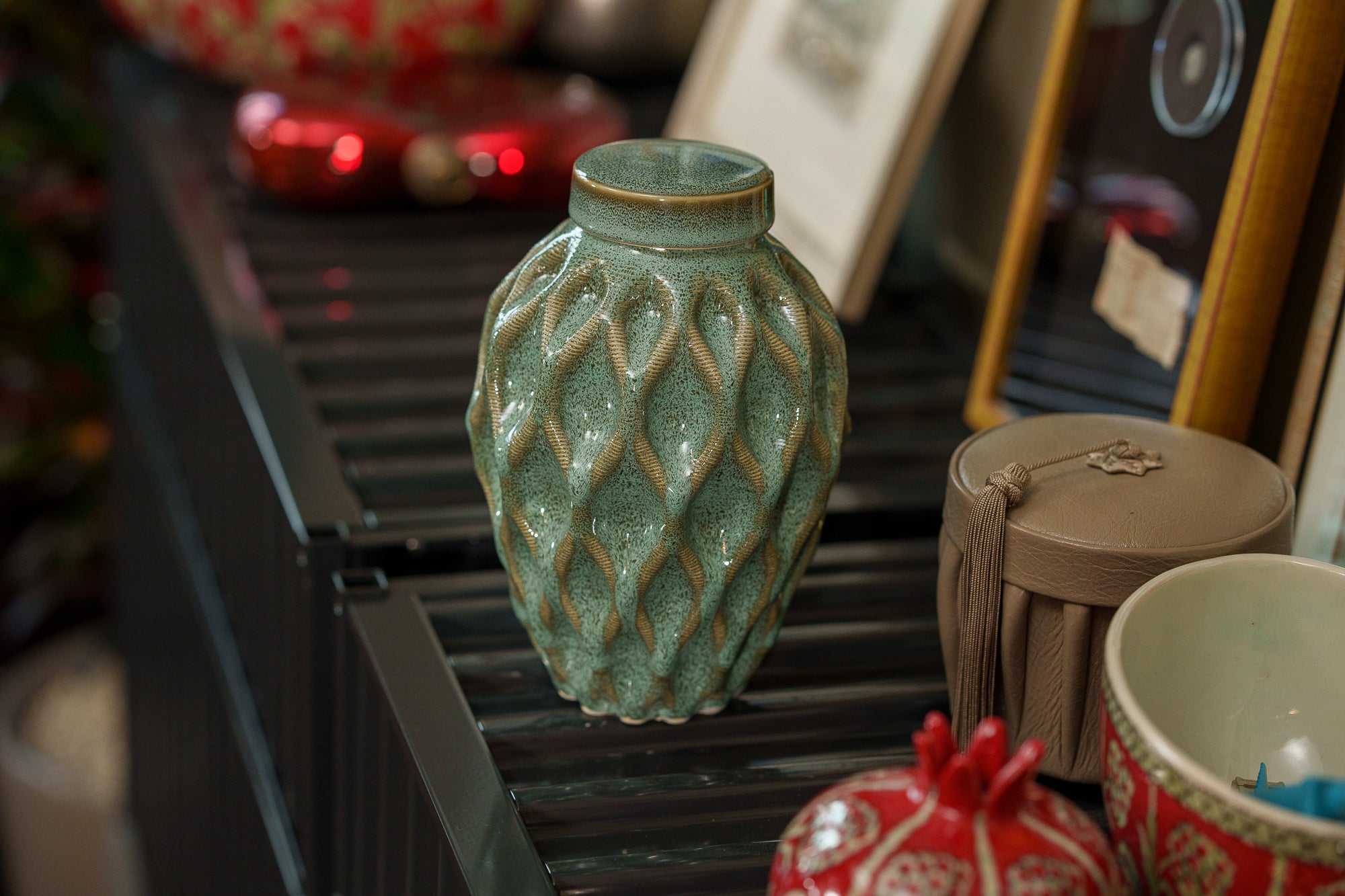 Cremation Urn "Echo" - 3D Printed Ceramic Urn | Oily Green Melange | Keepsake