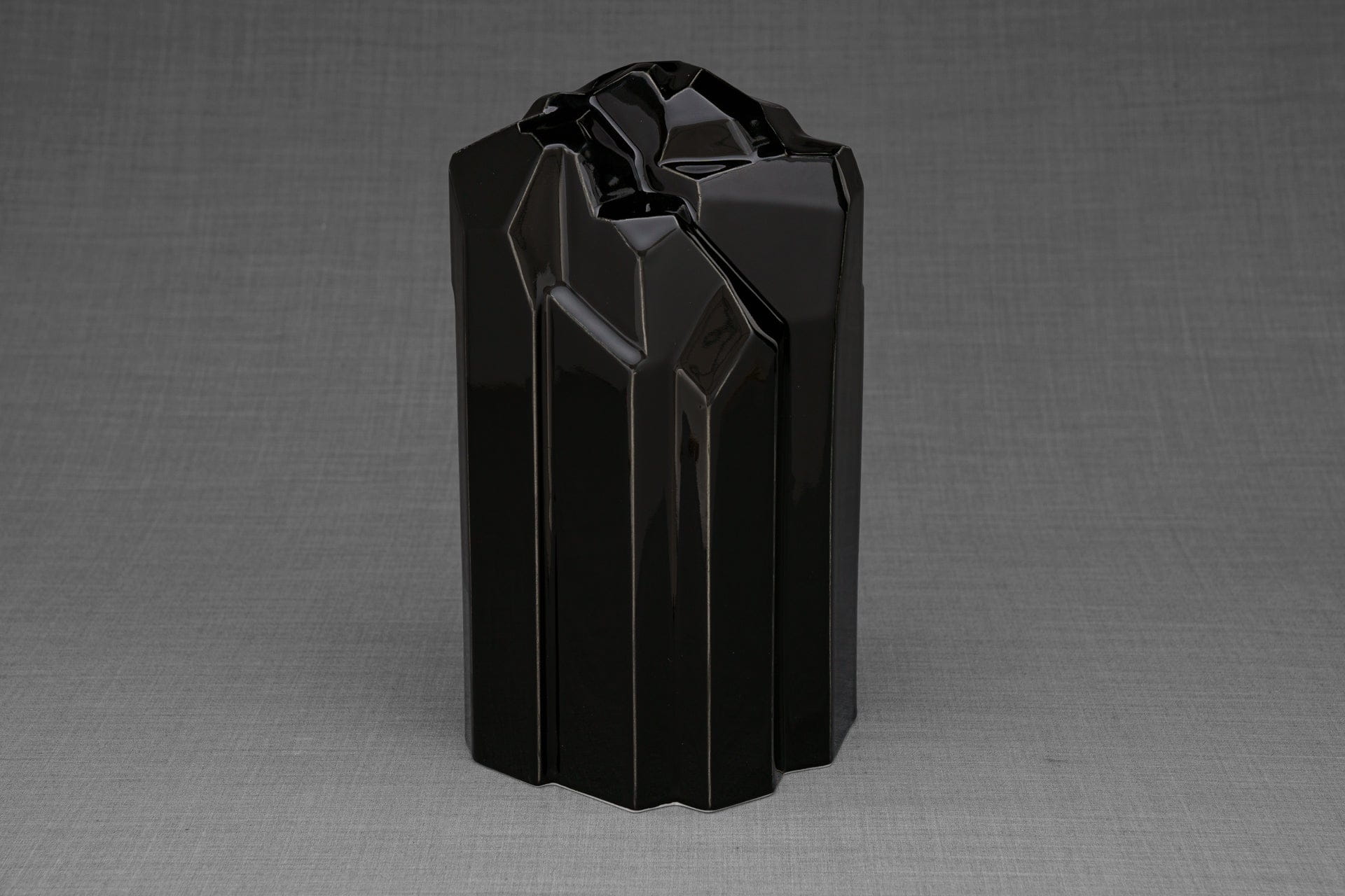 Pulvis Art Urns Adult Size Urn Cremation Candle Urn for Ashes "Heart" - Large | Lamp Black | Ceramic