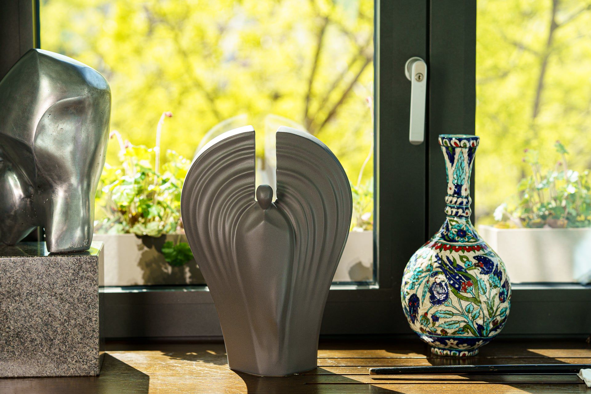 Pulvis Art Urns Adult Size Urn Guardian Handmade Cremation Urn for Ashes - Large | Lamp Black | Ceramic