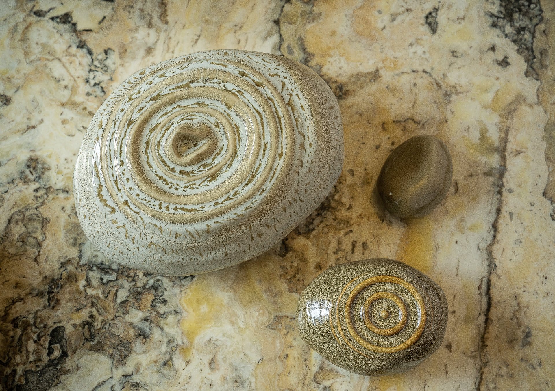 Ceramic Art Urn for Ashes - Resonance- set (Beige Melange colour) by Pulvis Art Urns 