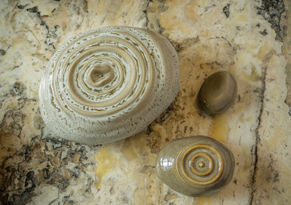Ceramic Art Urn for Ashes - Resonance- set (Beige Melange colour) by Pulvis Art Urns 