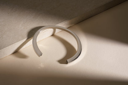Pulvis Art Urns Cremation Bracelet  – Elegance | Stainless Steel | Memorial Jewelry | Silver Finish