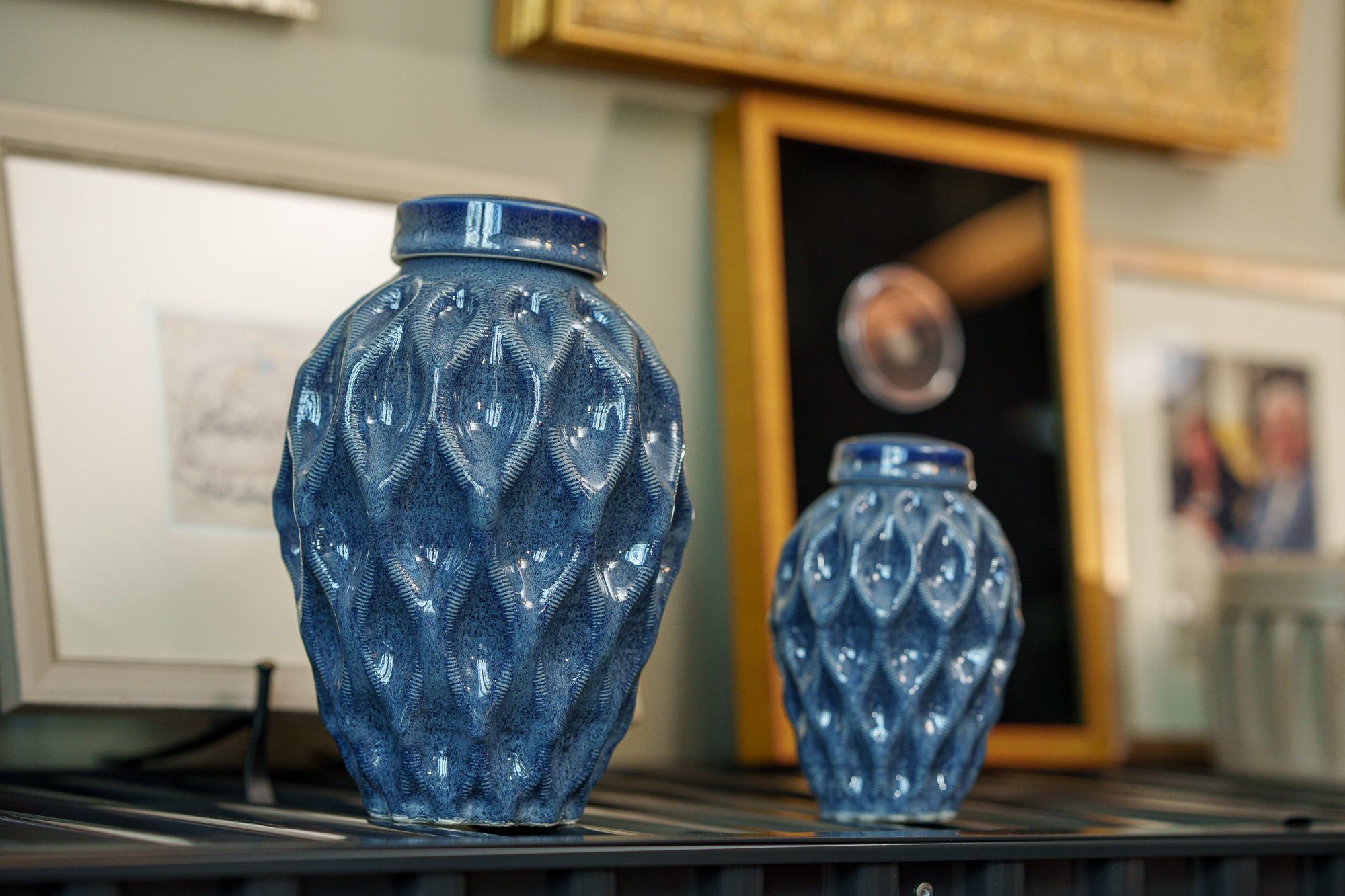 Cremation Urn "Echo" - 3D Printed Ceramic Urn | Blue Melange | Medium