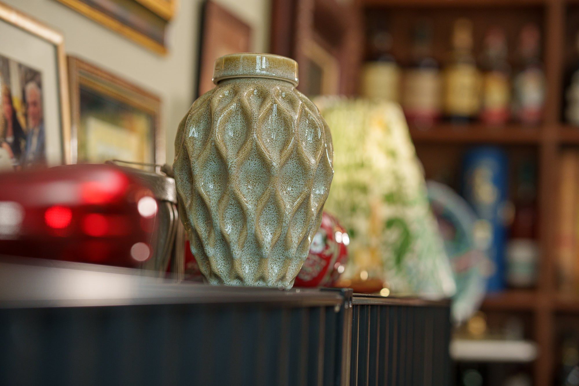 Cremation Urn "Echo" - 3D Printed Ceramic Urn | Light Sand Melange | Keepsake