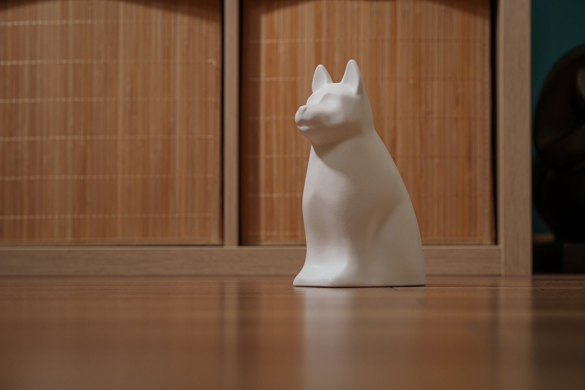 Pulvis Art Urns Pet Urn "Barkley" Pet Urn for Dog - White Matte | Ceramic | Handmade